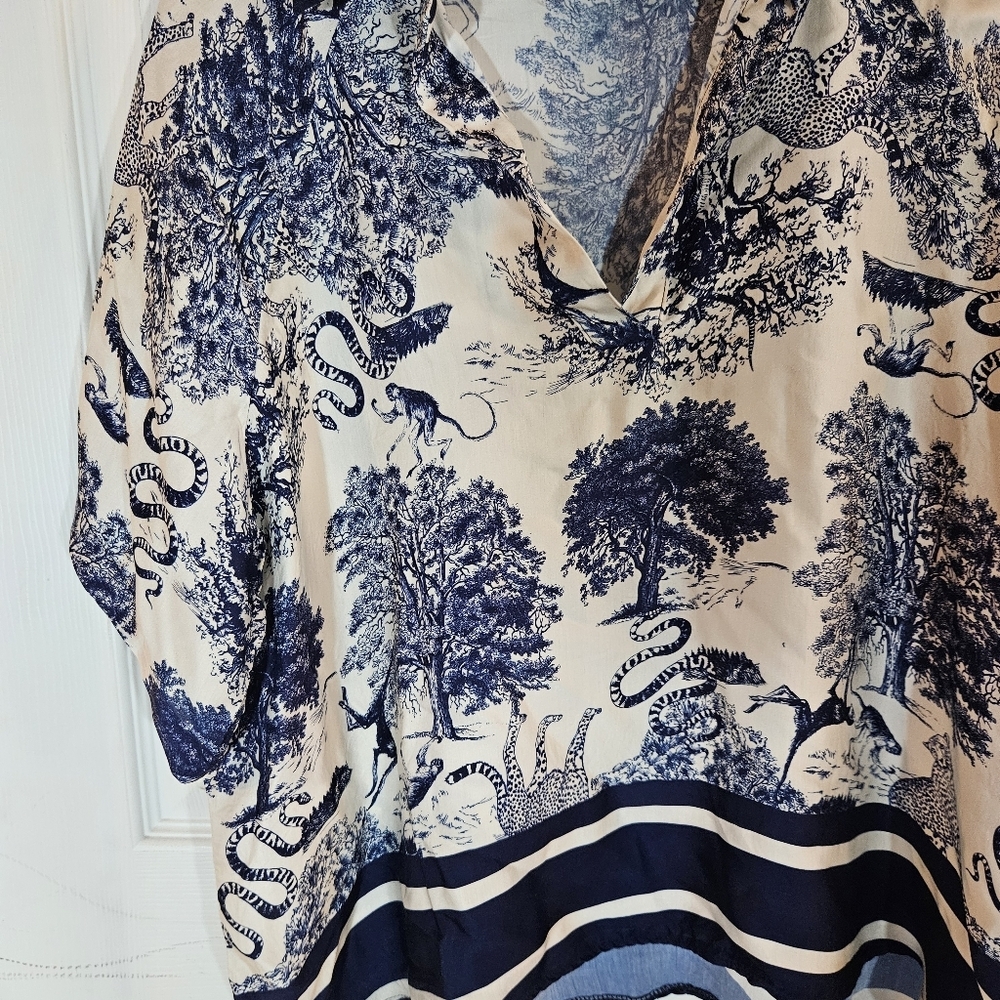 Blue And White Toile Print Satiny V-Neck Blouse Contrasting Trim Unbranded Large - Picture 2 of 8